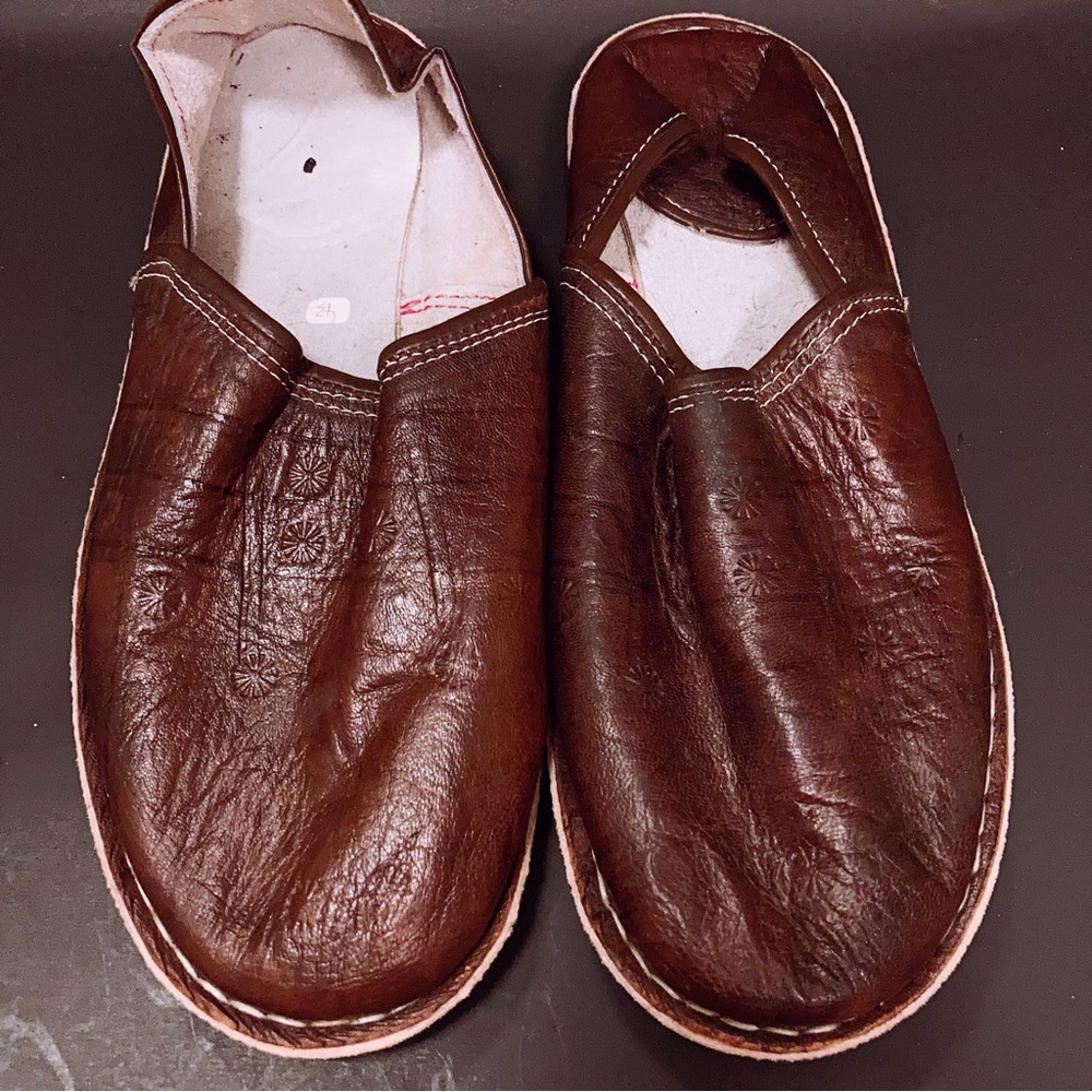 New Hand Crafted Embossed Tooled Authentic Leather Men’s Slippers House Shoes